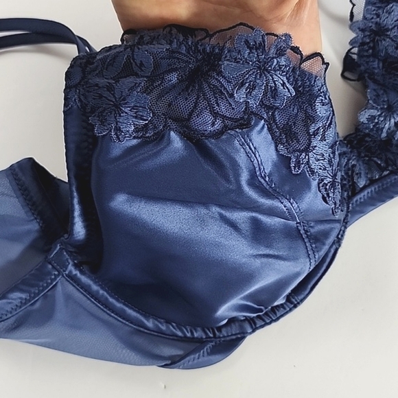 ⭐️2/ $30⭐️ Aerie Blue Satin Lace Rose Gold Hardware Underwire Demi Cup Bra 34DD - Picture 5 of 9